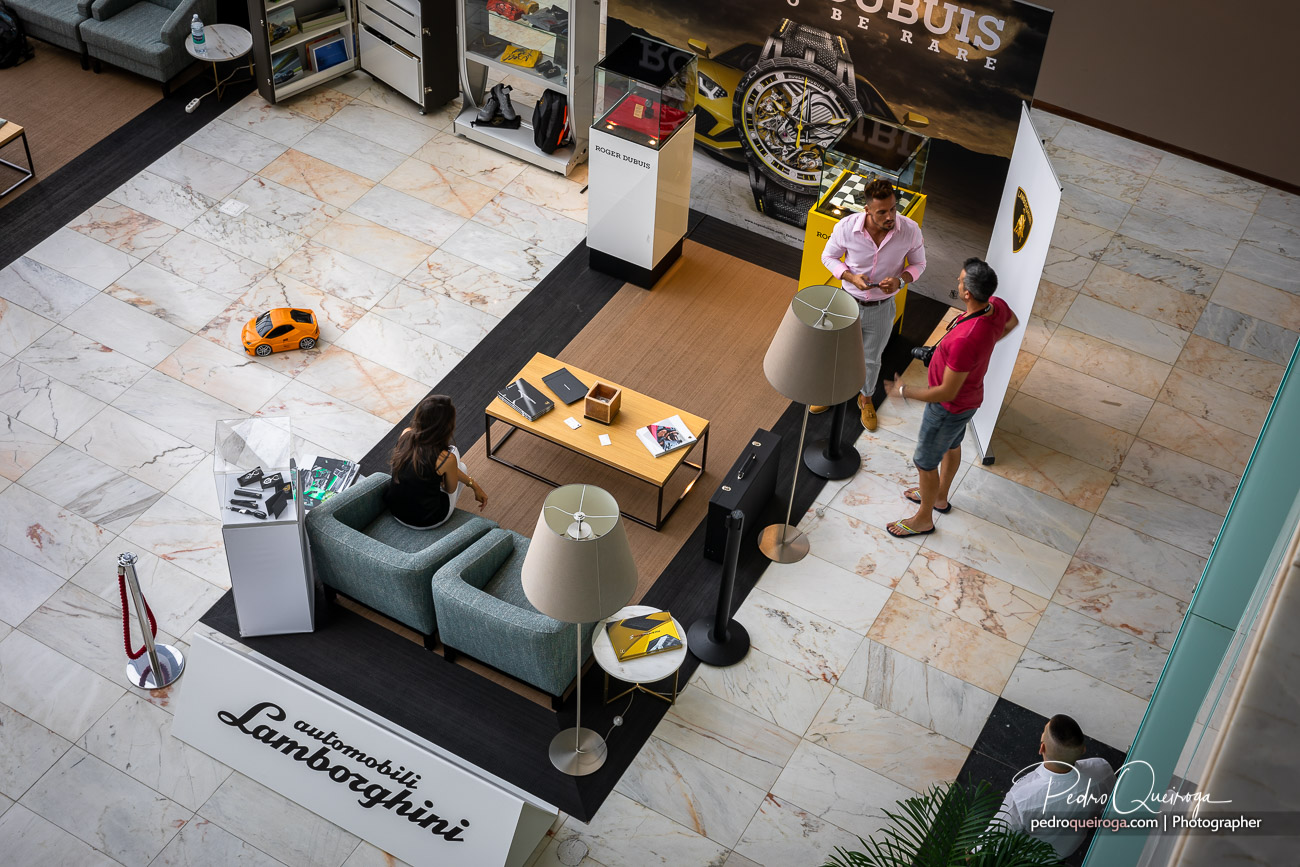 Client service at the Roger Dubuis exhibition stand in the Hotel hall